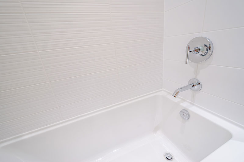 Sparkling Clean Bathtubs and Sinks